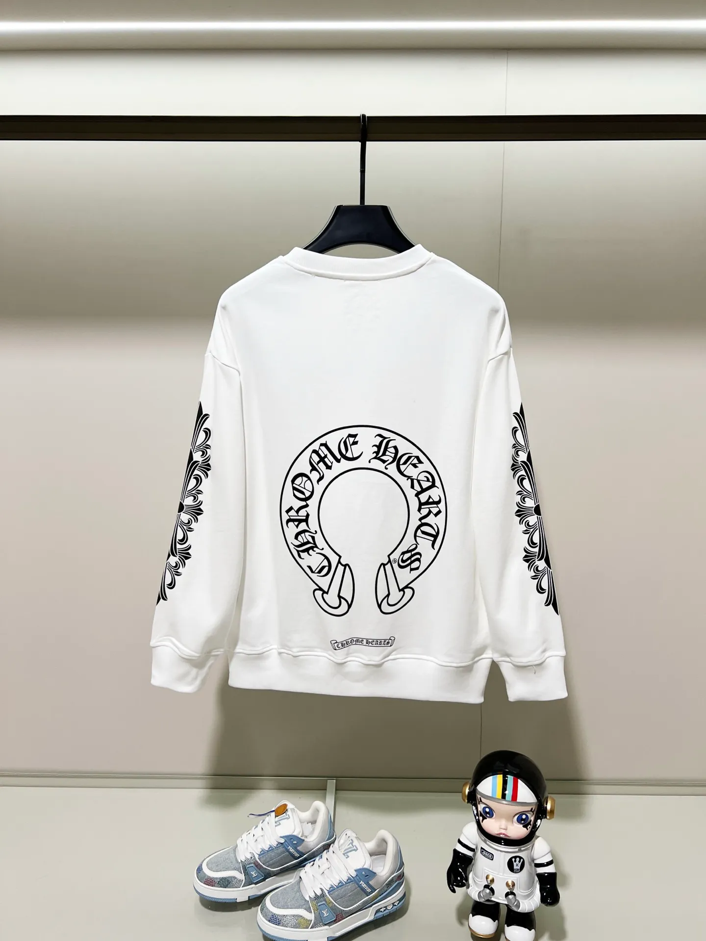 P220 chrome hearts/Chrome Hearts 420g pure cotton round neck sweatshirt, front and rear sleeves, horseshoe Sanskrit letters LOGO embroidery🪡 logo, official synchronization, 1:1 original mold opening, fashion personality, versatile trend, pure original quality, original washed fabric, tag, collar label, washed wheat, complete three standards, color: black, white. Size: XS-L